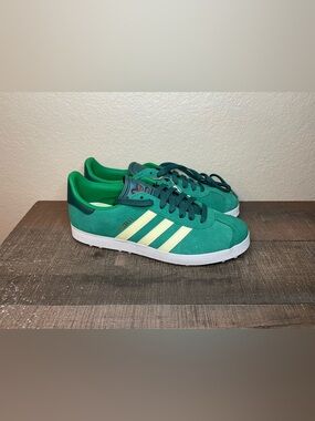 Adidas Gazelle Spikeless Golf Shoes “College Green”
- Size 9.5 Men.
